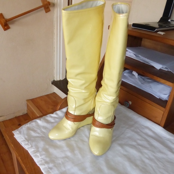 LOUIS VUITTON PATENT LEATHER YELLOW KNEE HIGH WEDGE BOOTS SIZE 35.5-5.5 BROWN